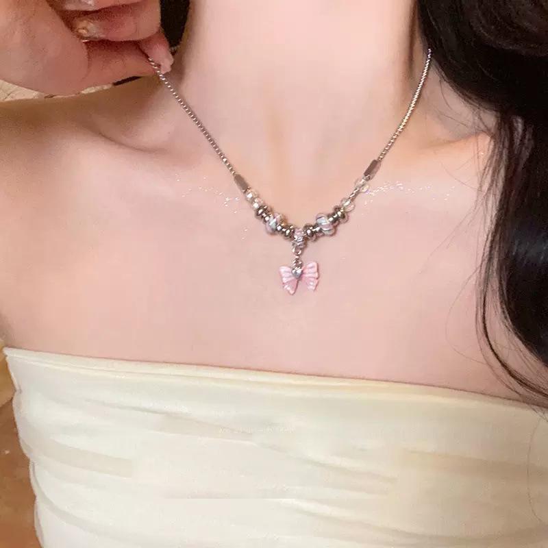 

Sweet Spicy Girl Pink Bow Necklace: Y2K Beaded Choker with Clavicle Chain Design