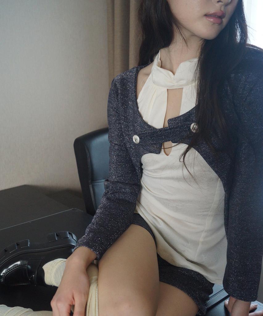 Myujeumyujieom Metallic Button Tab Shorts_Navy