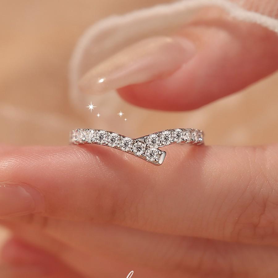 S925 Sterling Silver Asymmetrical Crossover Moissanite Ring for Women – Minimalist Stacking Style