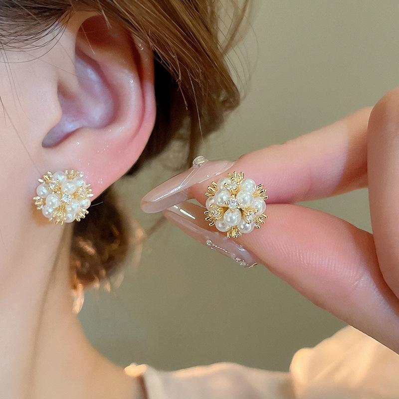Cold wind super flash zircon snowflake fireworks stud earrings temperament versatile earrings earrings