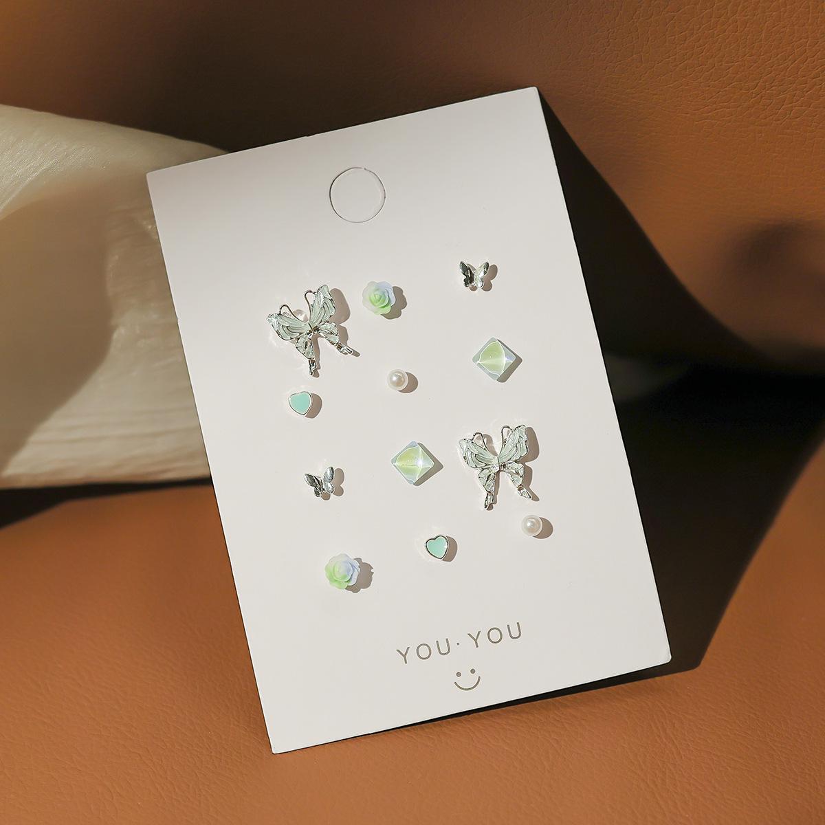 

Комплект из серебряных серег-игл Sweet Bow Geometric Love: Шикарные и универсальные серьги для женщин