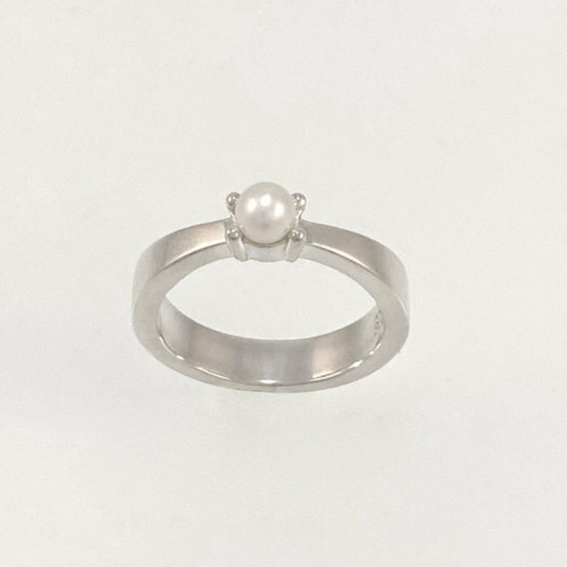 PARTY AFTER DARK Point Pearl Ring