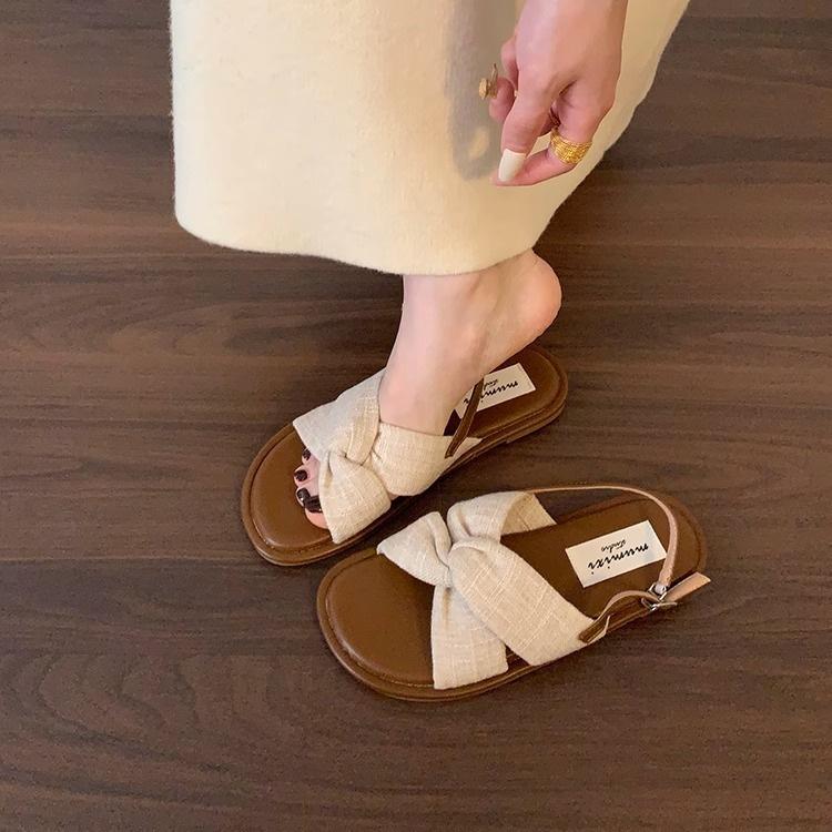 Design Sense Niche Flat Sandals Women 2025 Summer Seaside Silver Cool Slippers Beach Shoes Wear Roman Sandals