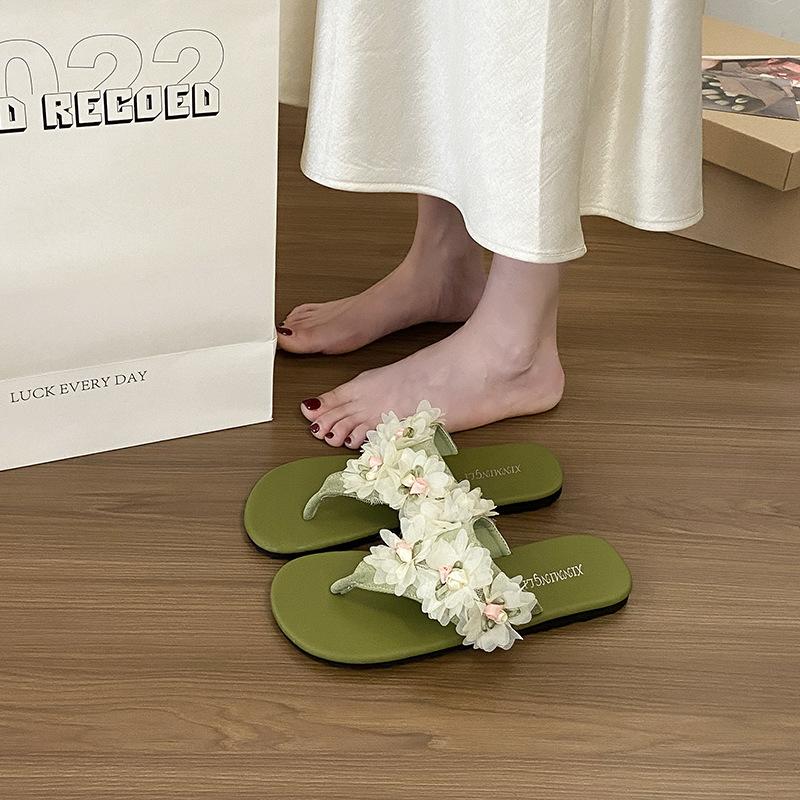 2025 Sommer neue Hausschuhe Damenschuhe flach lässig vielseitig Blume Thai Nesting Feenwind Strandschuhe