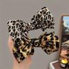 A Leopard Print Hair Clip Made of Plastic, Plasticfor Women, Featuring A Non-Feather Design Suitable for Various Hairstyles