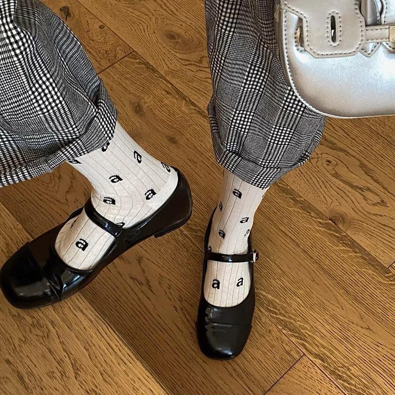 

Thin Mid-calf Socks for Women, Spring and Summer Lettered Socks, Trendy Socks, Black and White Simple Lettered Versatile Cotton Socks 1 pair білий