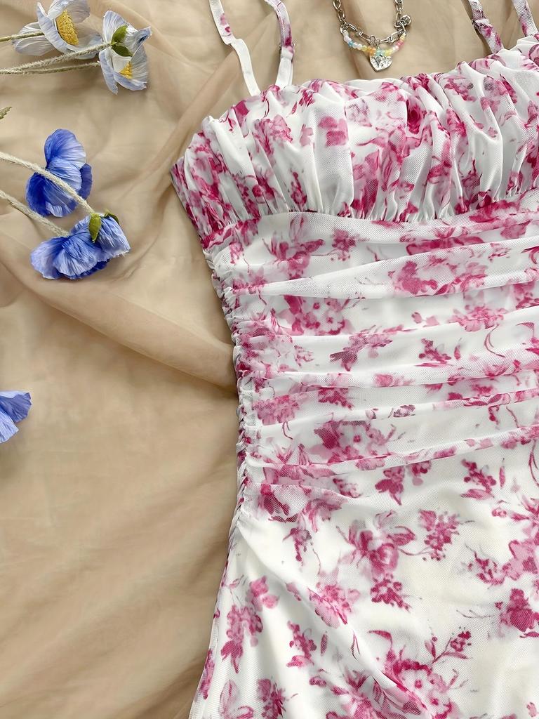 Abito con Spalline Sottili e Stampa Floreale Primavera/Estate 2025: Stile Vacanza Sexy a Vita Stretta per Donne