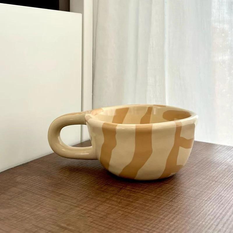 

Irregular Checkered Ceramic Mug Aesthetic for Home Office Korean Creative Elegant Coffee Cup Pretty Tea Mug Gift For Women Mom 170ml