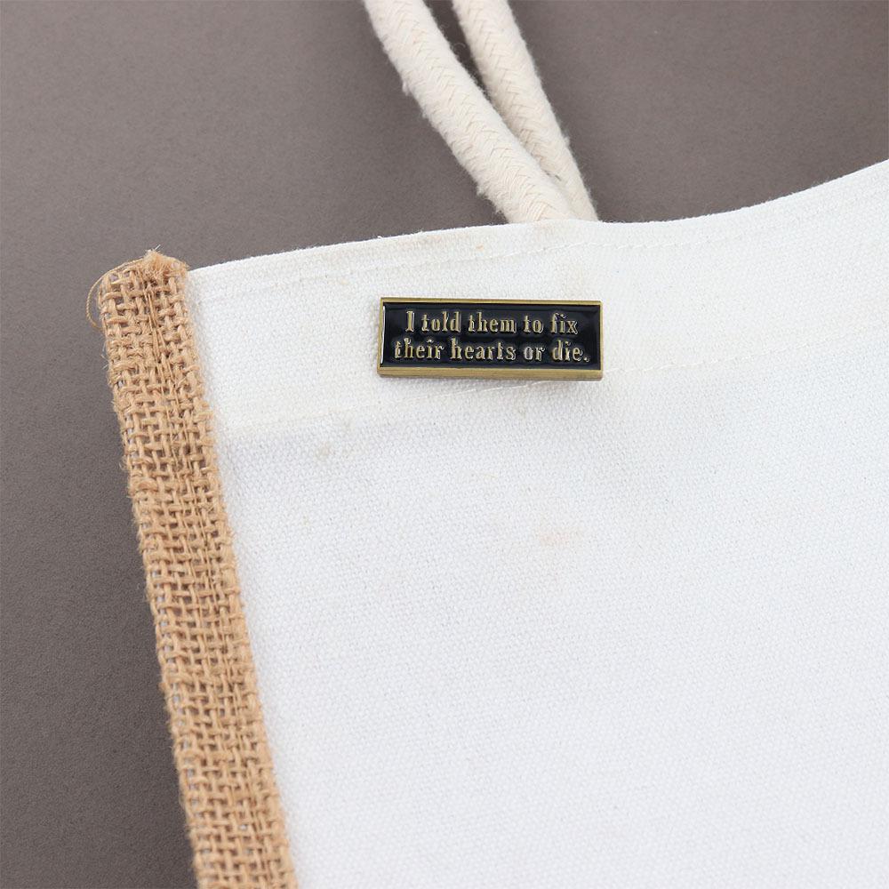 „Fix Their Hearts or Die“ Emaille-Anstecknadel – Twin Peaks-inspirierte Anstecknadel mit David Lynch-Zitat