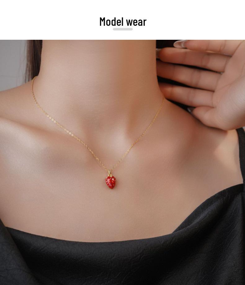 Naszyjnik z truskawką ze srebra sterlingowego s925: Modny Damski Wisiorek z Owocami Epoksydowymi