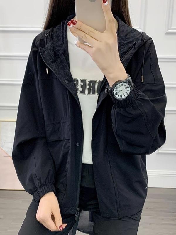 Women's Hooded Windbreaker: Stylish Petite Loose Fit Autumn Jacket for Outdoor Casual Wear