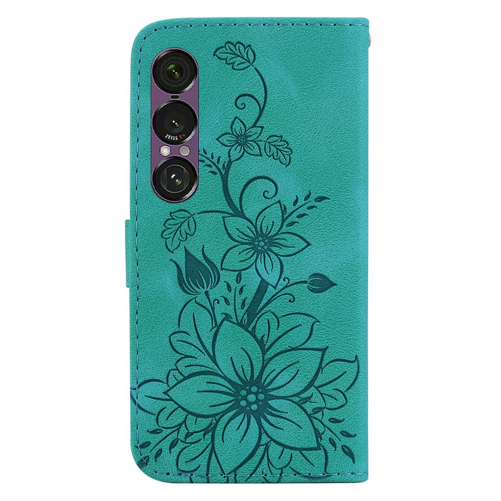 Für Sony Xperia 1 VII Ständerhülle Lilienblumen-Prägung Leder Handyhülle mit Handschlaufe