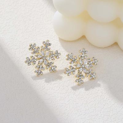 Juleøredobber med Diamantbesatte Snøfnugg Luksuriøse High-End Øredobber med Temperament Dame Allsidige Retro Mote Utsøkte Øredobber