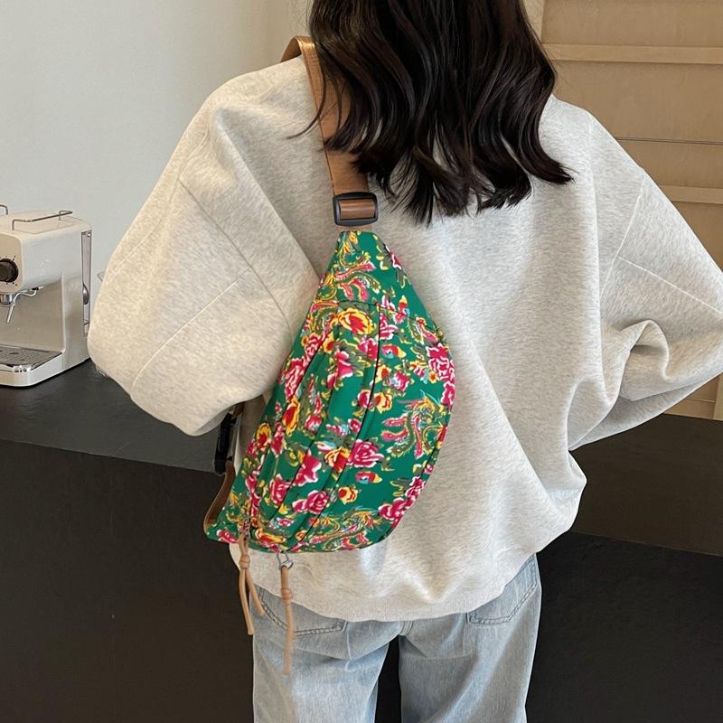 Large-capacity Bag Women's New High-end Texture Niche Autumn and Winter Cloth Bag Messenger Bag Versatile Breast Bag