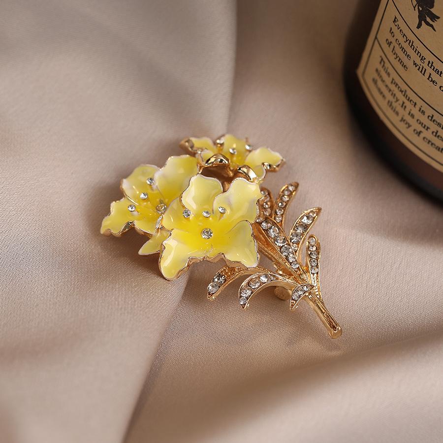 Yellow Flower Brooch Premium Coat Corsage Fixed High-end Clothes Pin Versatile Elegance