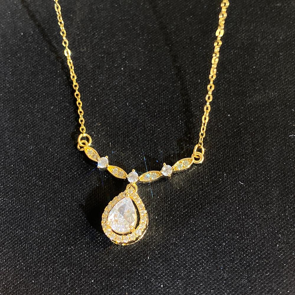 Elegant French Fairy Zircon Pendant Necklace: Micro-Paved Diamond Water Drop Design for Women, Simple Yet Exquisite Collarbone Chain