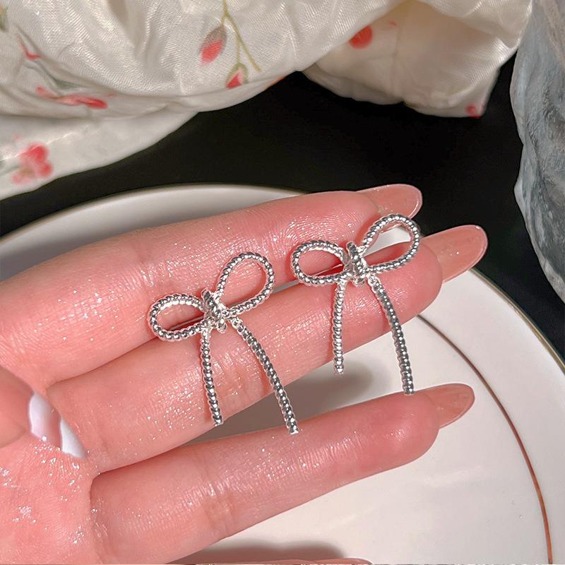 Gold Ring Earrings Women's Ear Buckles Light Luxury High-end Earrings Autumn and Winter Ring Earrings