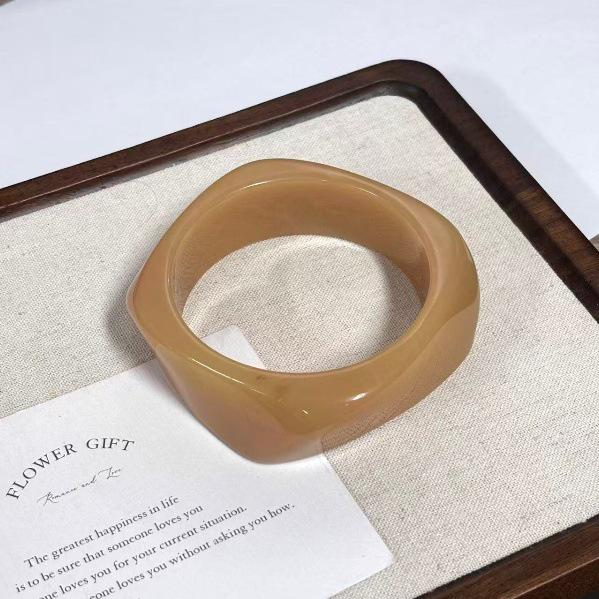 Retro Macaron Color Bangle: Stylish Women's Fashion Bracelet with Unique Niche Design