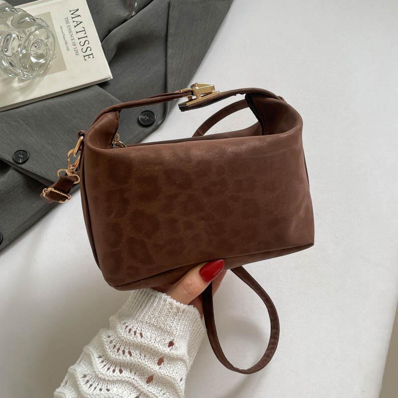 

Premium bag women s autumn new commuter armpit bag fashionable simple niche design shoulder messenger bag