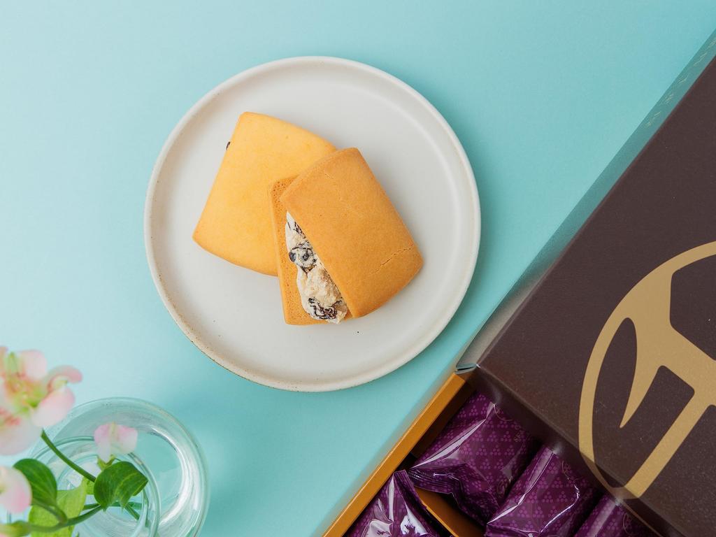 Gift Set of Patisserie Ginza Sembikiya's Ginza Raisin Sandwiches (15 pieces)