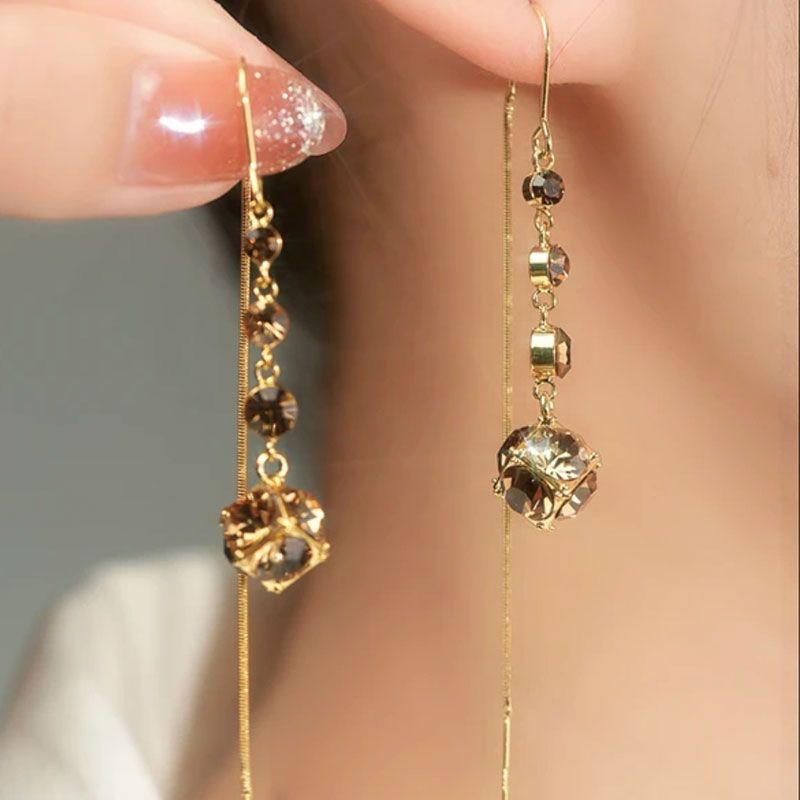 

2024 Shiny Brown Diamond Tassel Earrings with Crystals коричневый