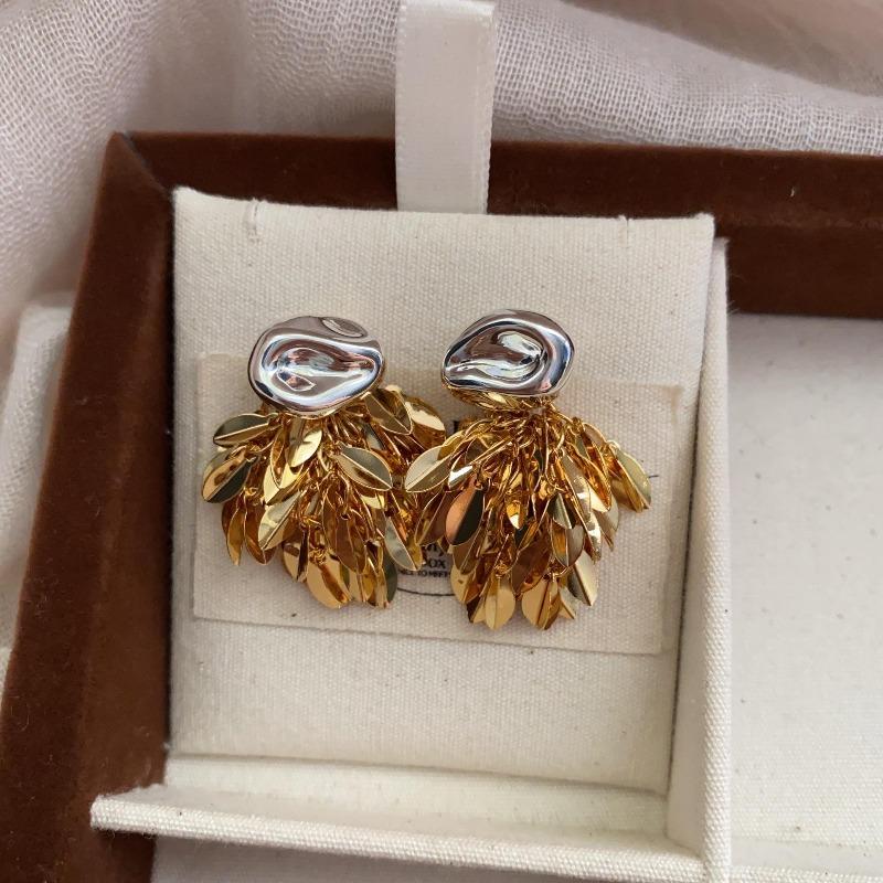 

Fashion Personality Metal Blade Tassel Earrings, Retro Simplicity, High-End Sense Of Light Luxury, Unique Niche Women S Earrings, Earrings