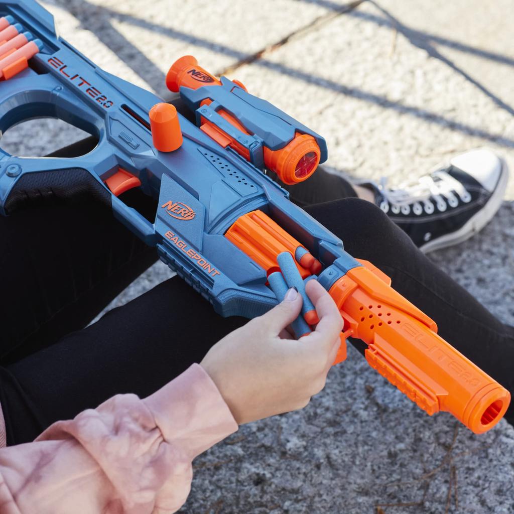 Hasbro Nerf Elite Eagle Point Pistolet na strzałki z lunetą Nerf Bolt Zabawka zewnętrzna dla chłopców i dziewcząt Wiek 2.0 RD-8 Bębenek na 8 strzałek, & Zbiornik, Akcja, 8+