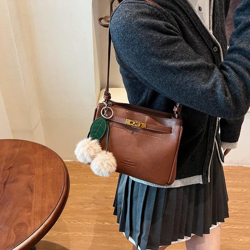 Vintage Maillard Armpit Bag Women's 2025 Autumn and Winter New Fashion Literary Small Square Bag Niche Simple Shoulder Women's Bag