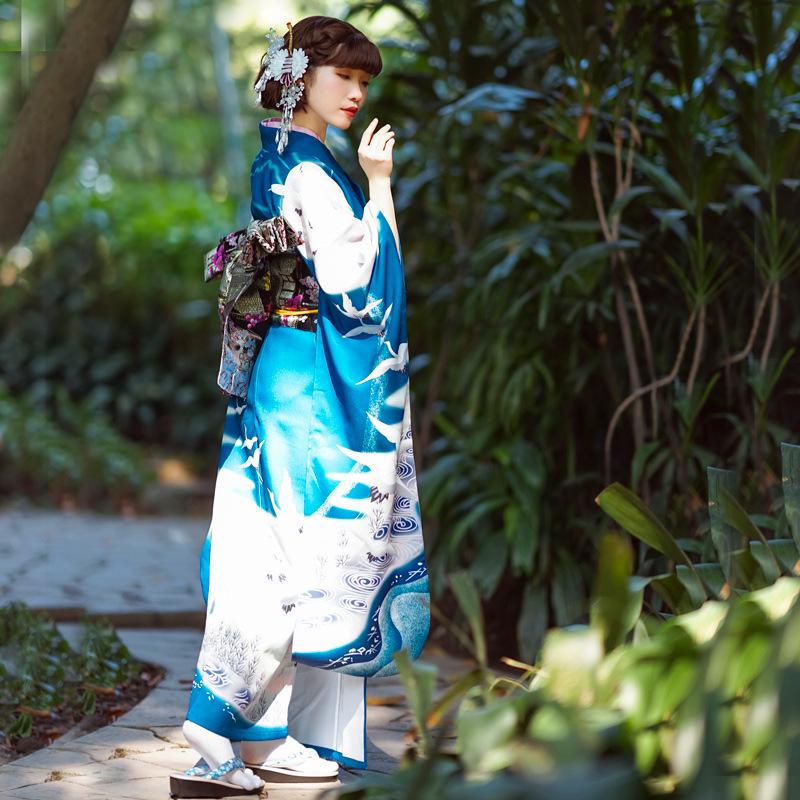 Furisode Tuhá Látka Dámské Kimono Jeřáb - Odolné proti vráskám, Snadno se nosí, Formální Japonský Styl