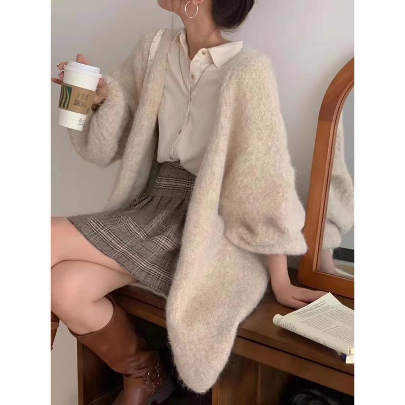 Autumn and Winter New Temperament Loose Lazy Wind Knitted Sweater Women's Thick V-neck Lantern Sleeves Warm Knitted Jacket