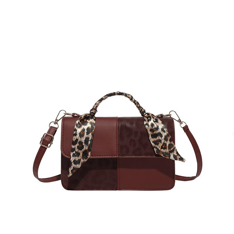 Niche design portable small bag women's autumn new fashion commuter small square bag high value shoulder bag