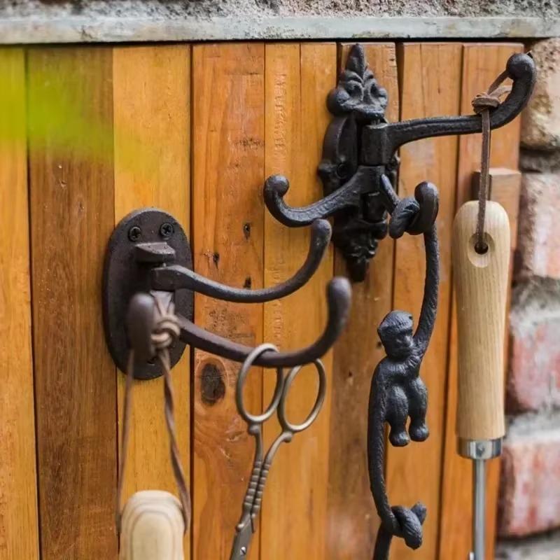 

1pc Multifunctional Vintage Cast Iron Hooks,Easy Installation,Sturdy&Durable,Swivel Design for Bathroom,Farmhouse,Garden,Garage type b антична латунь кольору