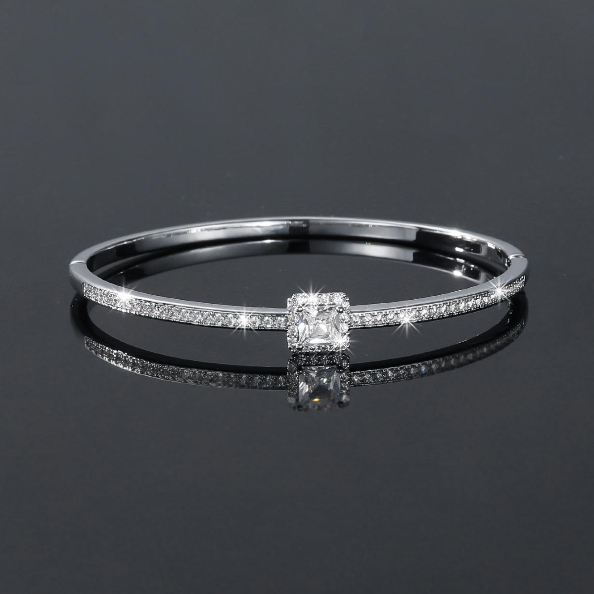 

Квадратный цирконовый браслет для женщин, модный и уникальный темперамент. браслет простой, универсальный и изысканный 17CM золотой