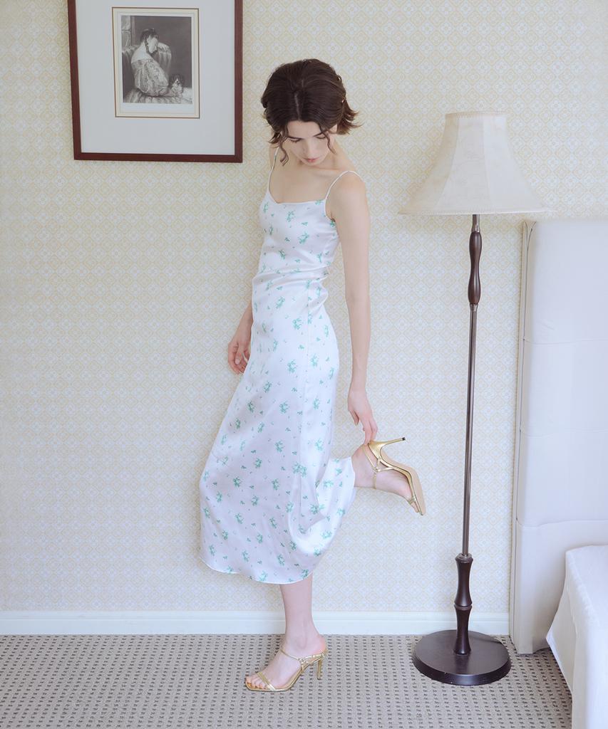 Aiseugadeuneiogongpal White Rose Print Dress