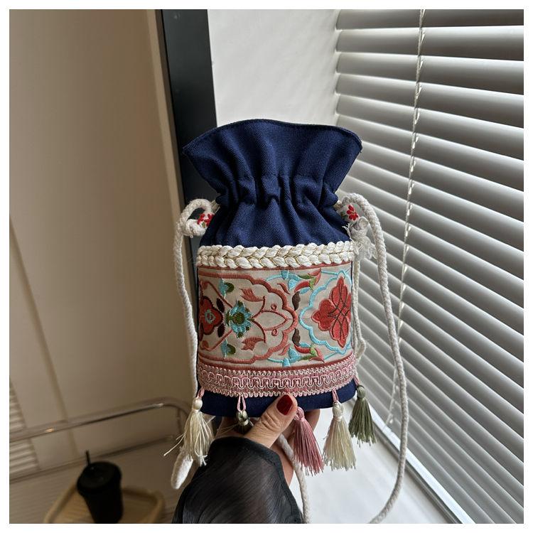 Этнический стиль вышитая сумка через плечо летняя новая нишевая уличная сумка-ведро вышитая сумка через плечо темно-синий 1409₽