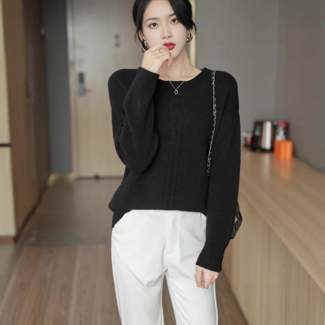 

Ladies Pure Wool Round Neck Sweater - Korean Style Loose Cable Knit for Autumn and Winter S чорний
