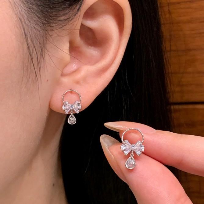 Beautiful flash diamond bow stud earrings female design sense sweet earrings temperament high sense earrings