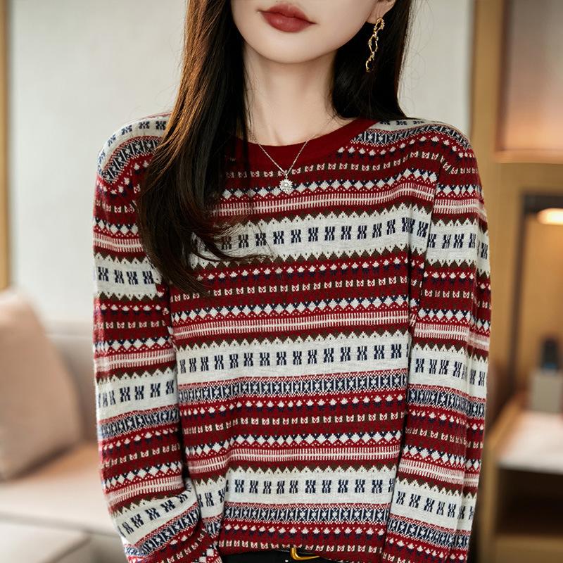 A New Retro Jacquard Round-neck Loose Striped Sweater with Ethnic Style for Women In Early Autumn