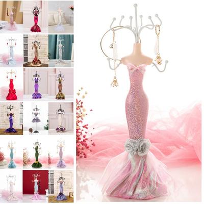 Schmuckherstellung – Verpackung & Präsentation von Schmuck