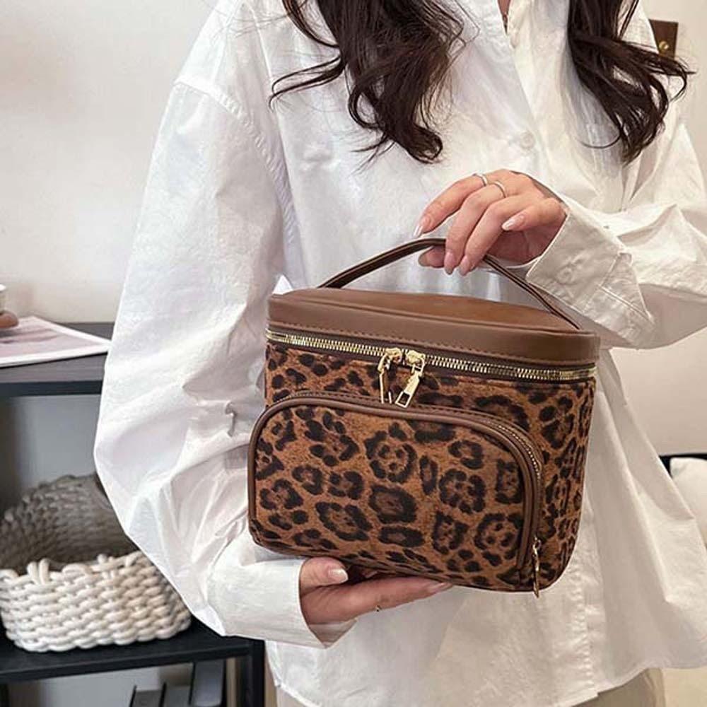 Leather Make Up Pouch Bag Large Capacity Pouch for Make Up Kit Leopard Print Cosmetic Bag Girls