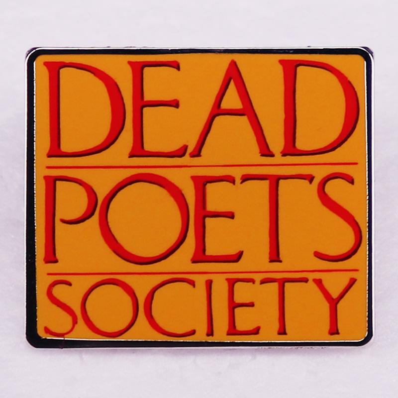 

Брошь с узором и буквой