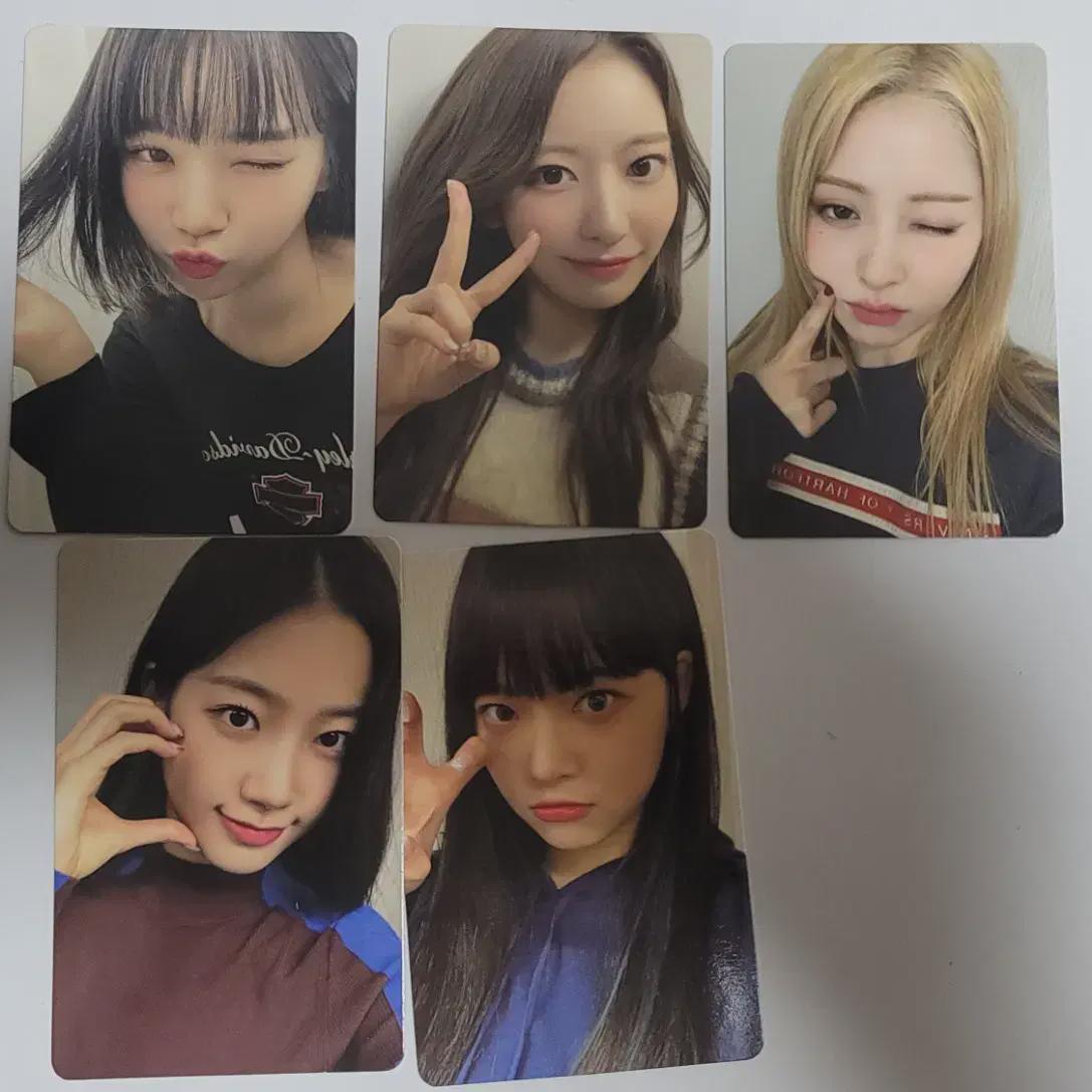 

Le Sserafim 1st Photo Card