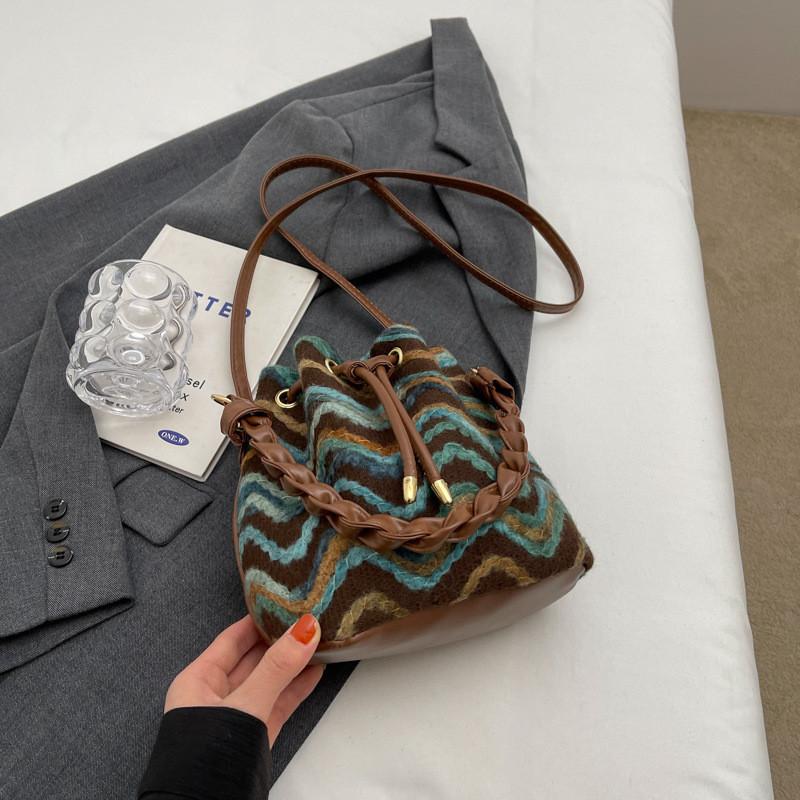 Fashionable Pu Bucket Bag With Street Style Medium Size And Soft-to-medium Hardness коричневый