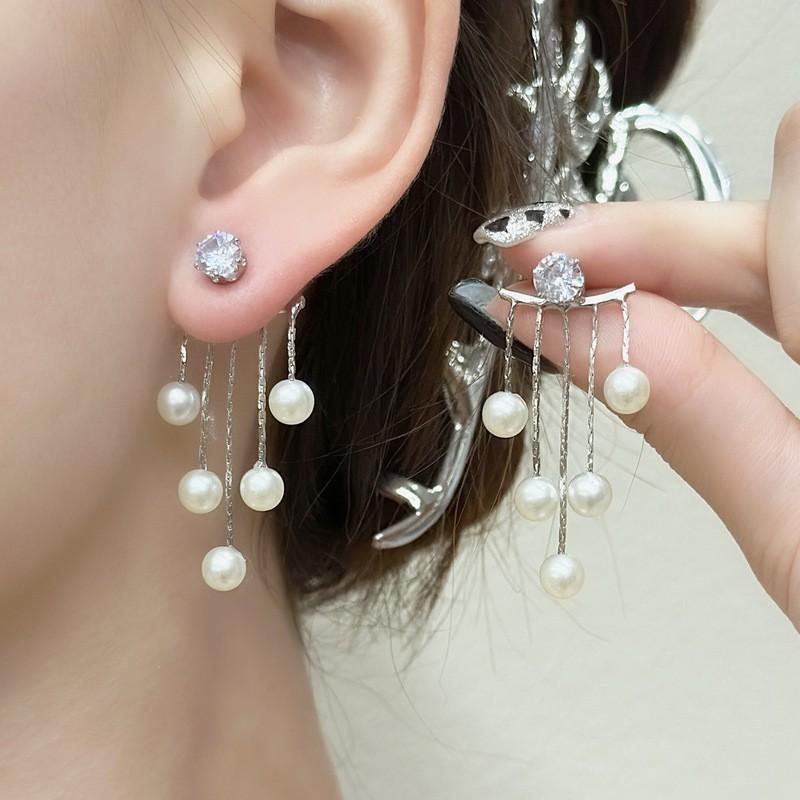 

Серьги-кисточки с жемчужиной-каплей и стразами One Size серебряный