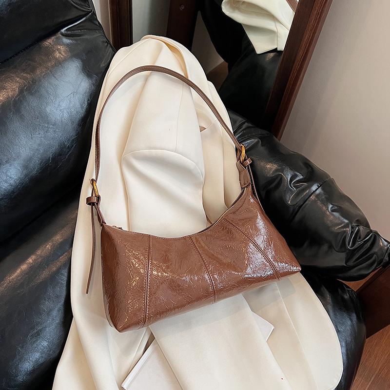 Korean niche croissant bag autumn and winter new girls high-end messenger bag daily commute armpit bag fashionable and versatile