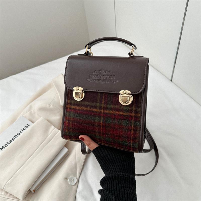 

Повседневный рюкзак для путешествий на открытом воздухе, зима 2024, новый персонализированный школьный рюкзак для студентов, ретро, простой женский маленький рюкзак красный