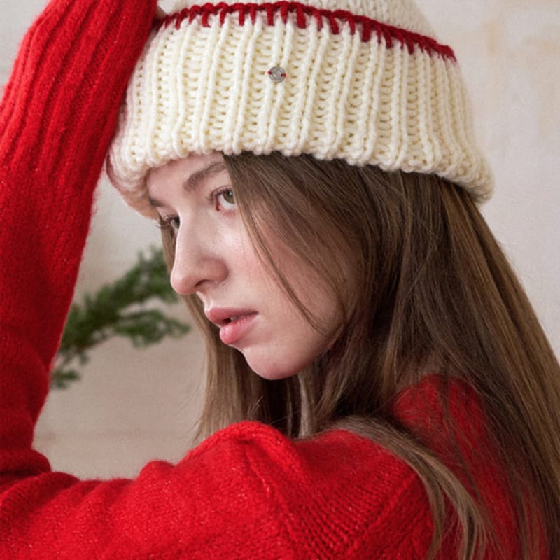 

Slowslowly №190 / Вязаная шапка-бини из мериносовой шерсти _ Кремовая и красная Cream & Red