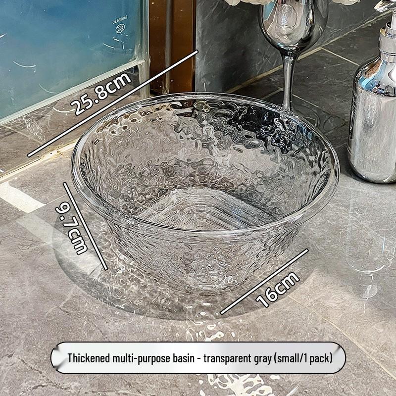 Průhledný plastový kbelík na vodu s víkem z tlustého plastu do prádelny a na koleje.