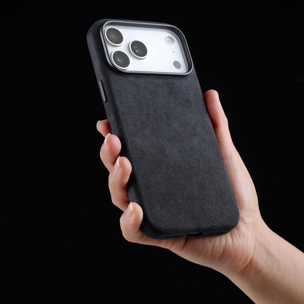 MELKCO Pouzdro pro iPhone 17 Pro Kompatibilní s MagSafe Alcantara Kůže + PC Kryt telefonu s Kovovými tlačítky / Tlačítkem AI