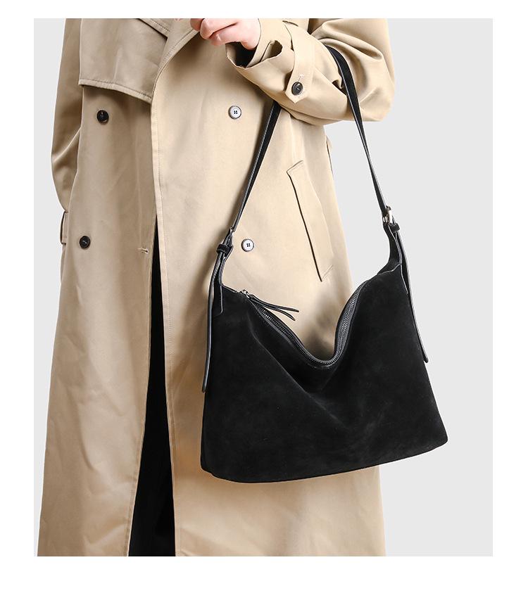 Spring 2025 Versatile High-End Large Capacity Bucket Handbag